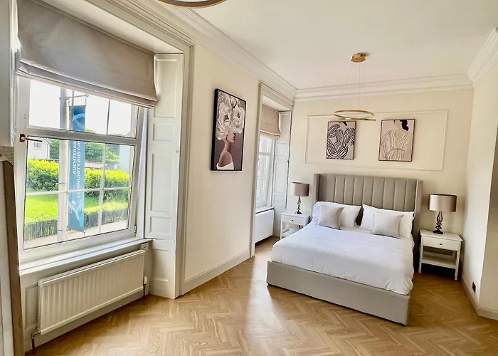 \'Flora\' In Allandale Aparthotel