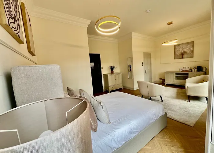 \'Flora\' In Allandale Aparthotel
