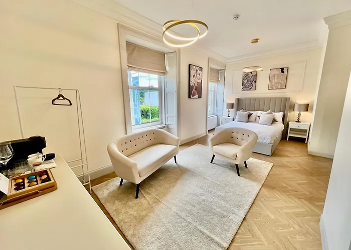 \'Flora\' In Allandale Aparthotel